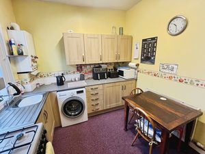 Kitchen- click for photo gallery